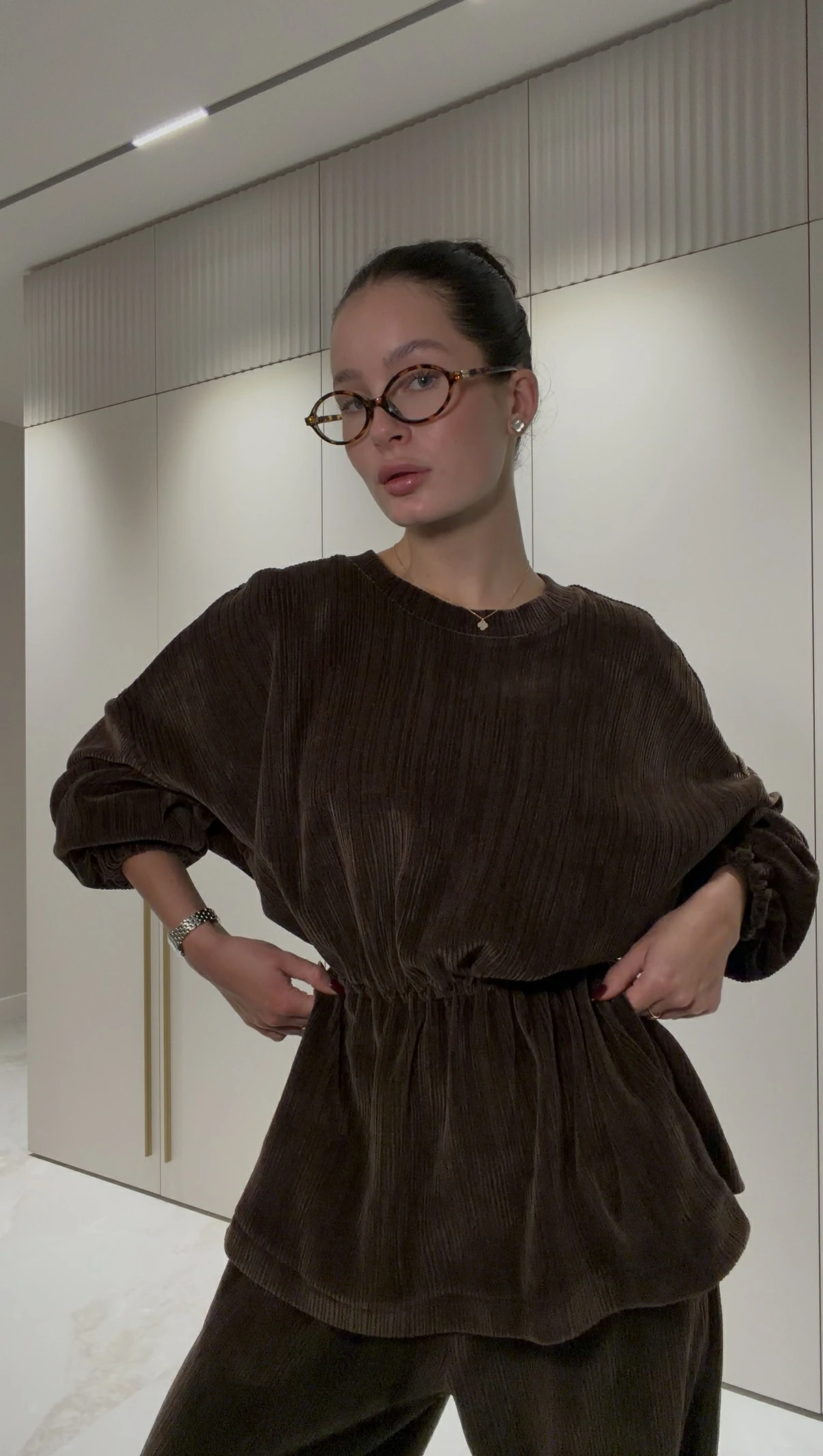 Костюм из велюра-плюша: лонгслив и брюки — изображение 2