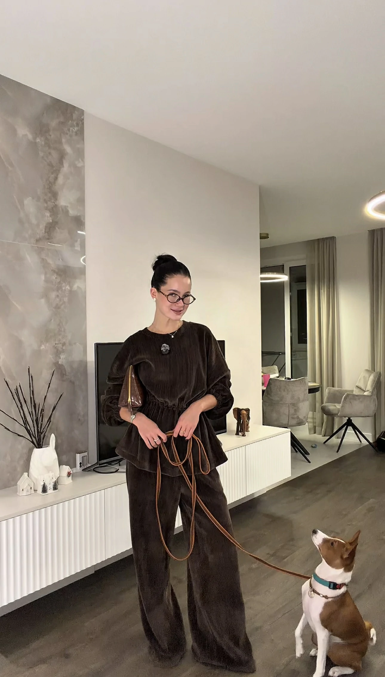 Костюм из велюра-плюша: лонгслив и брюки