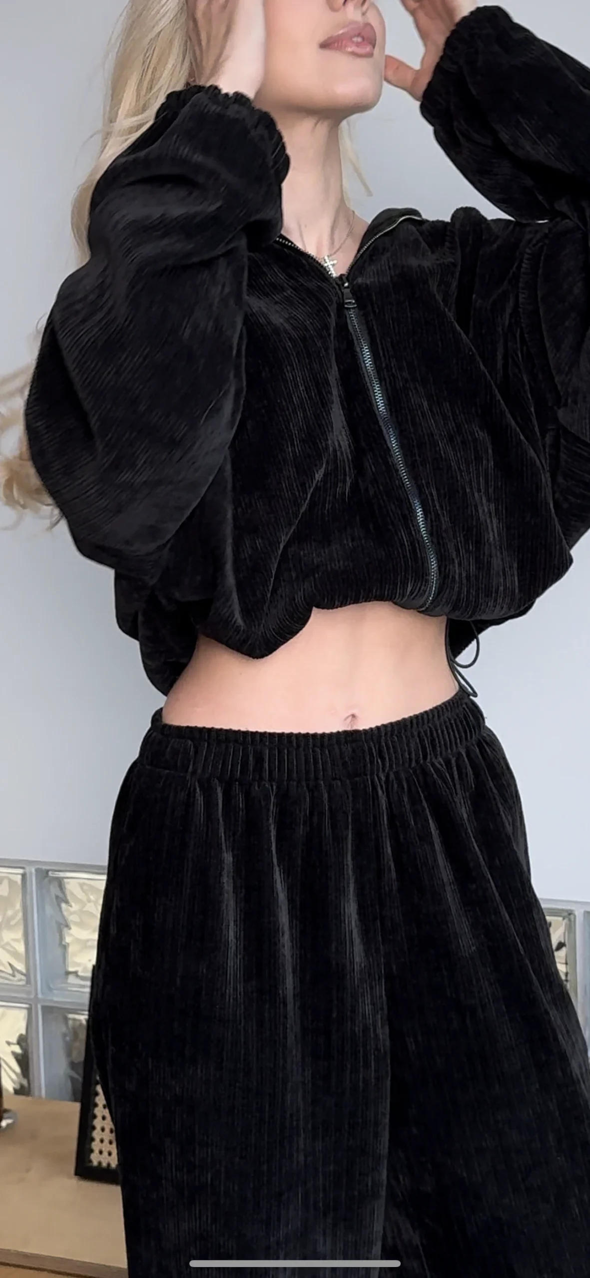 Костюм из велюра-плюша: худи-зип и брюки — изображение 9