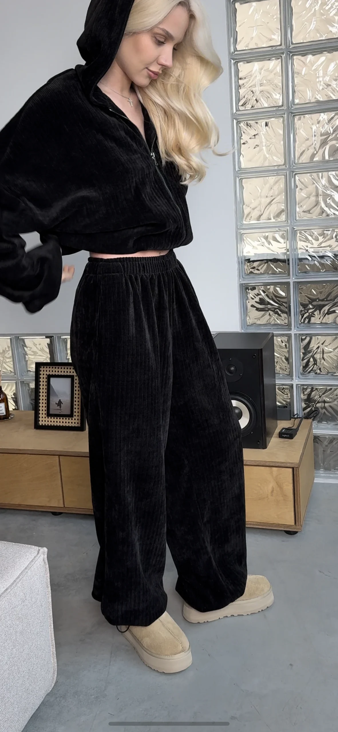 Костюм из велюра-плюша: худи-зип и брюки — изображение 8