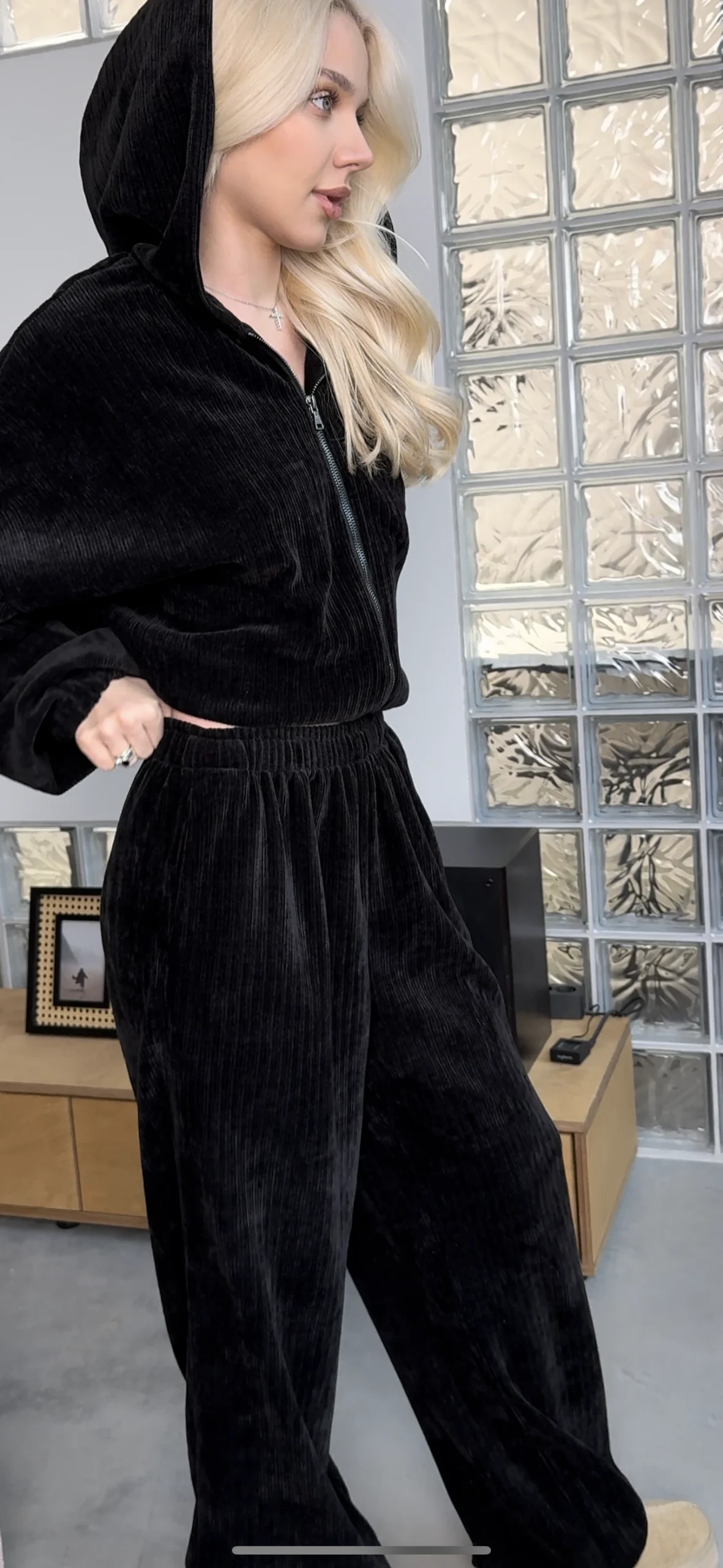 Костюм из велюра-плюша: худи-зип и брюки — изображение 7