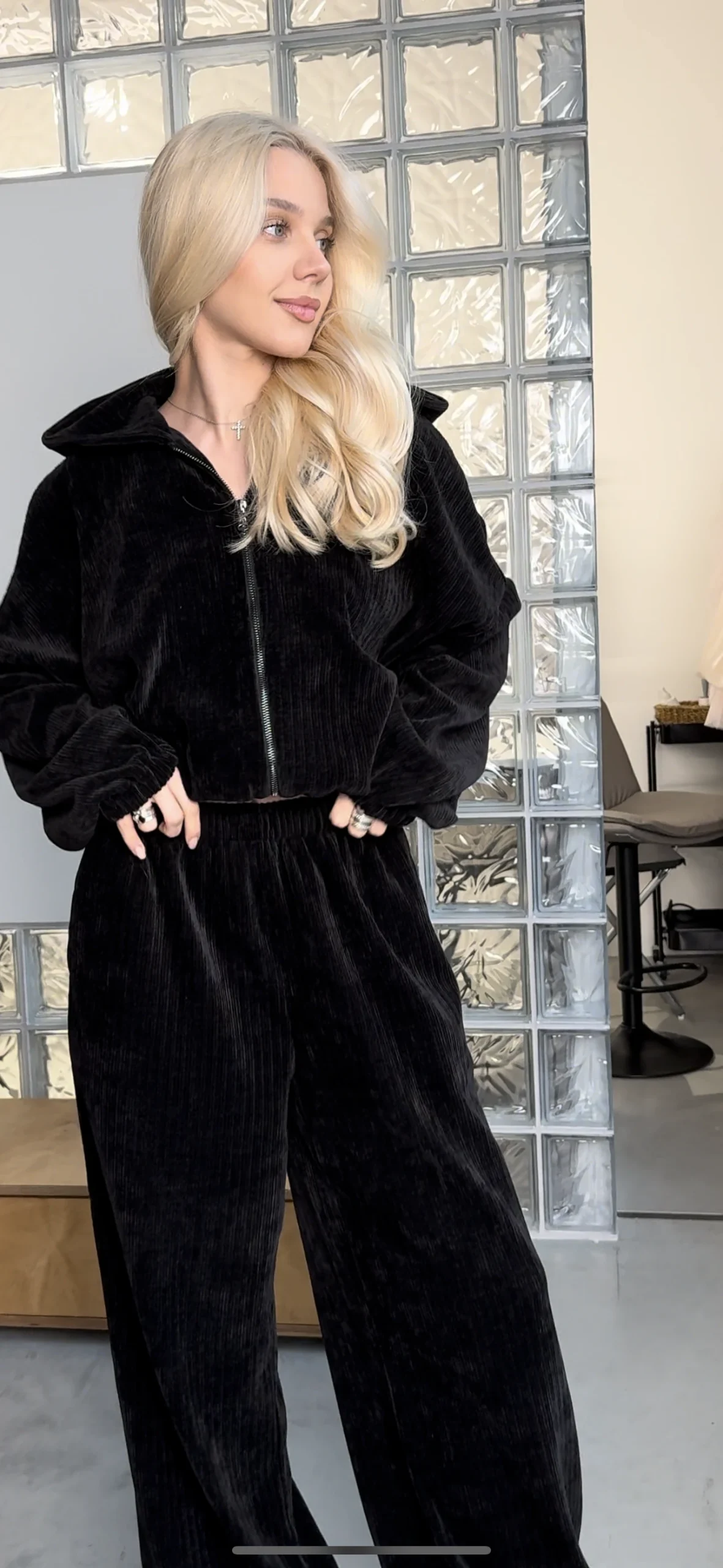 Костюм из велюра-плюша: худи-зип и брюки — изображение 6