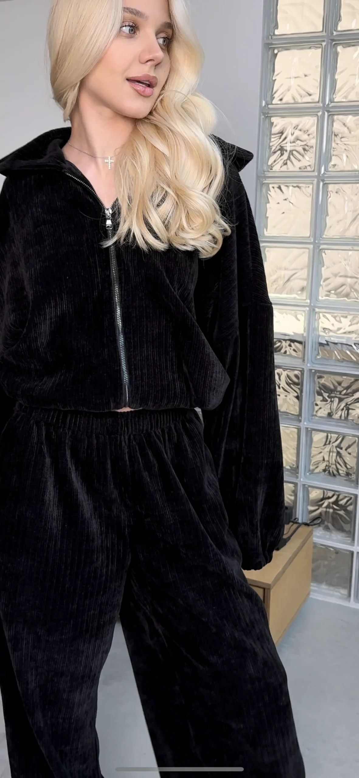 Костюм из велюра-плюша: худи-зип и брюки — изображение 5