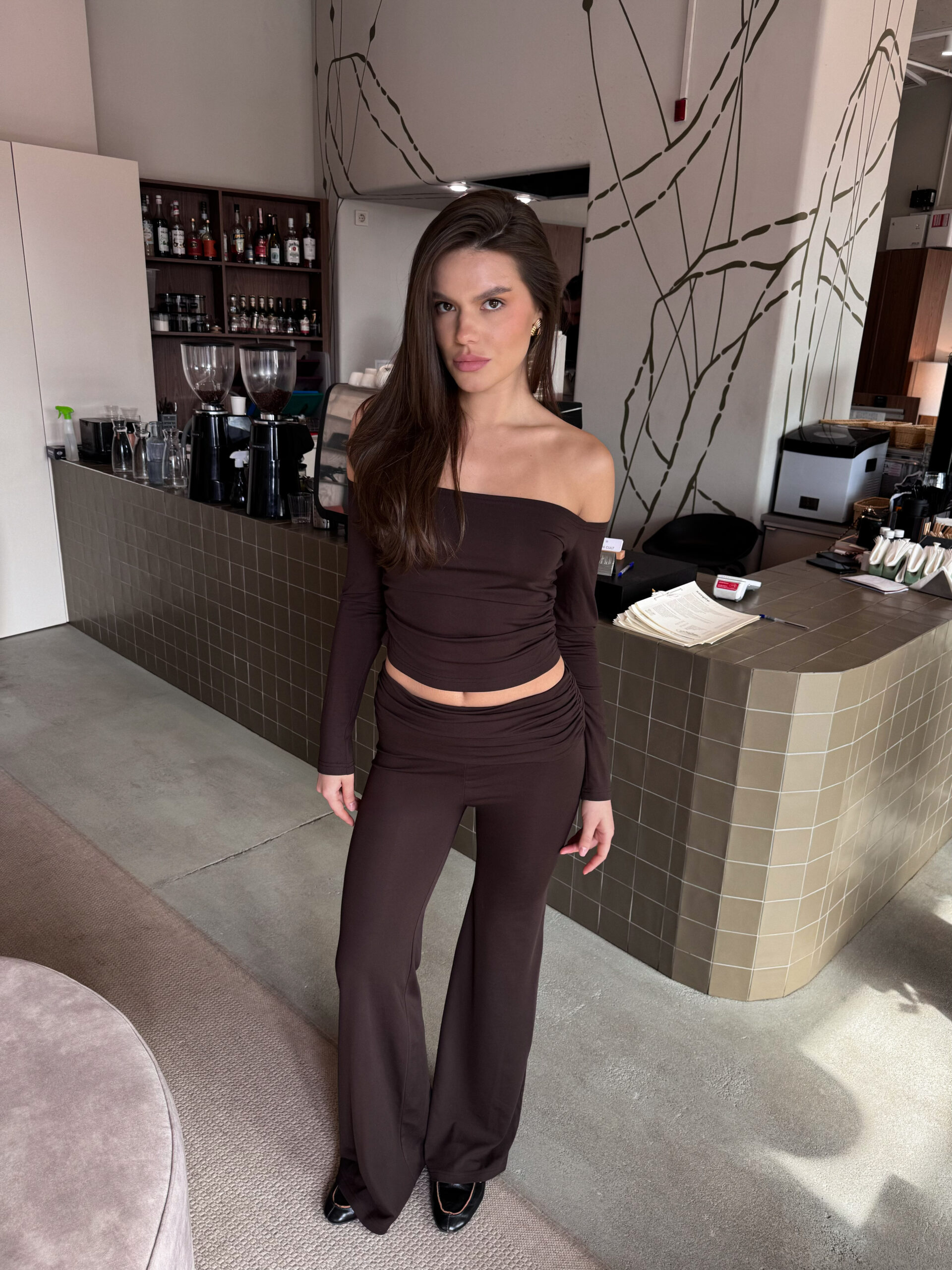 Лонгслив с открытой линией плеч — изображение 2