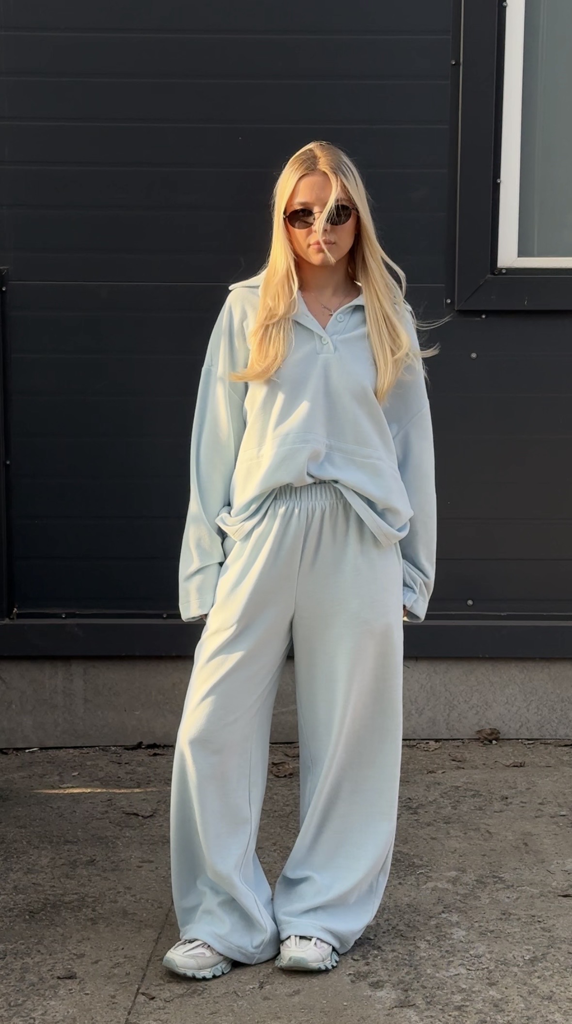 Костюм из велюра на хлопковой основе: лонгслив на кулиске и брюки — изображение 4