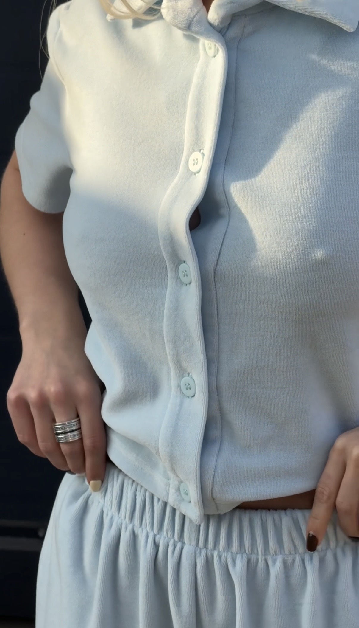 Костюм из велюра на хлопковой основе: майка-поло и брюки — изображение 6